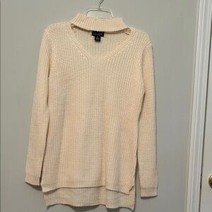 Chic Cream V-Neck Sweater by Questions